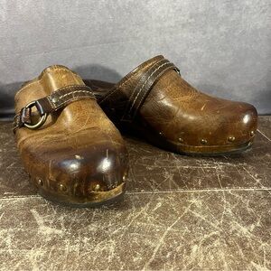 🔺SOLD🔺 Frye Clog Shoes Womens 8 Brown Clara O Ring Distressed Heeled Mule Hippie